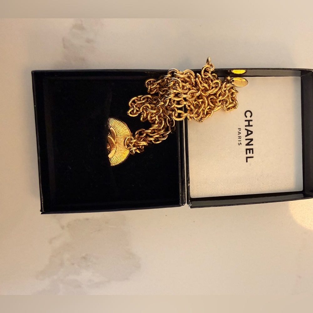 CHANEL Vintage Medallion Pendant Necklace - Picture 10 of 11